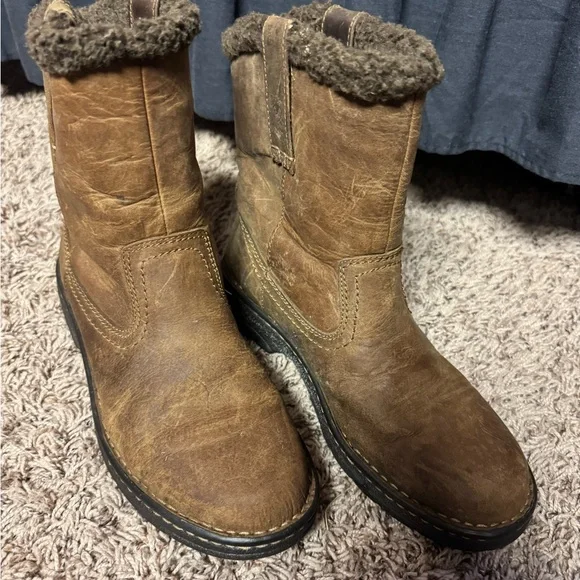 Ariat Black Leather Boots with Shearling Lining - Picture 2 of 5